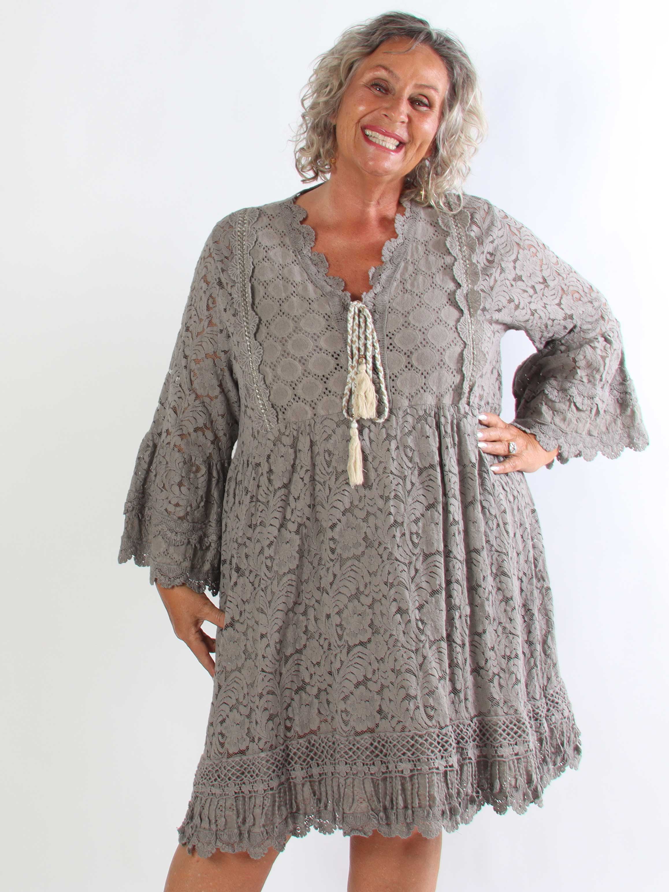 Odessa - Feminin blonde plus size tunikakjole i en bomuldsblanding